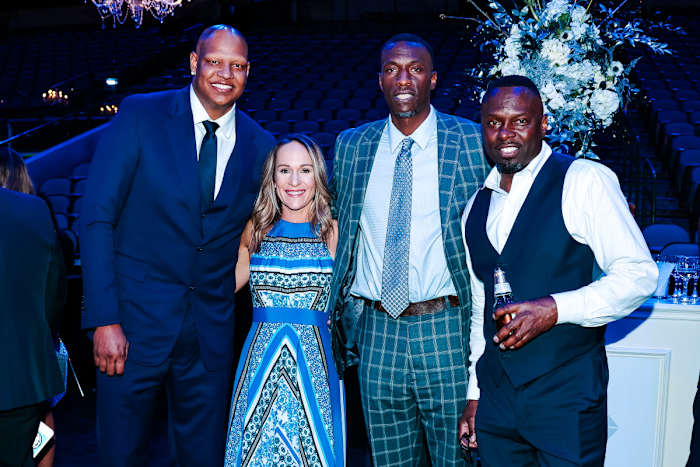 MB 03-04 Mavs Ball-9001